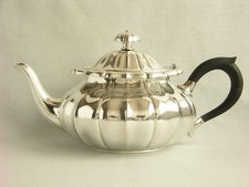 GROSSE TEEKANNE  MASSIV  835er SILBER    1,0 LITER  GEBRÜDER  KÜHNE