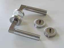 Edelstahl Rosetten - Türbeschläge Drückergarnitur Bauhaus Mod. Bono Türdrücker