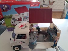 schleich® Horse Club 42439 Mobile Tierärztin mit Hannoveraner Fohlen