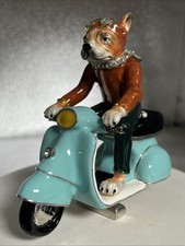 LE DOG ON VESPA SCOOTER