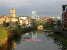 FOTO FLUSS DON SHEFFIELD ABENDSONNE ERZEUGT SPIEGELUNGEN IM FLUSS ALS