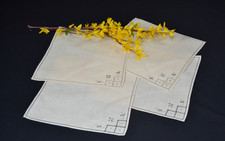 Vintage:  4 Leinen-Deckchen 26