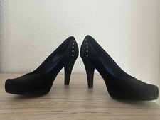 Hohe Damenschuhe mit Nieten