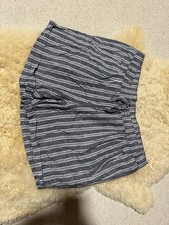 Blaue Stoffhose, Kurz, Damen