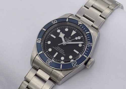 Tudor heritage black - tudor, bay