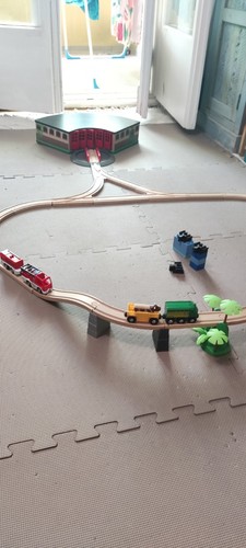 Brio lokschuppen mit - lokschuppen,