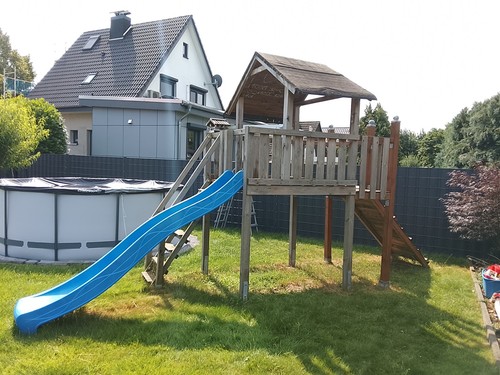 Spielturm mit rutsche und - mit,