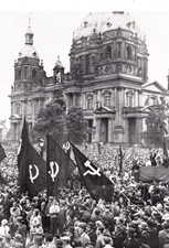 Kommunistische Demonstration vor dem Dom 1925 (Berlin) 1936