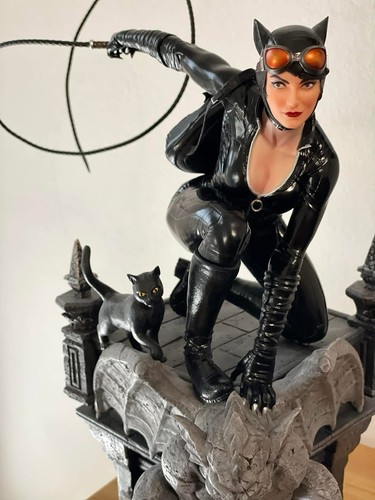 Catwoman rebirth scale 6 - catwoman-rebirth,