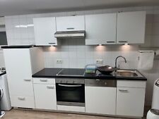 Moderne Küchenzeile mit Nero Assoluto Granitplatte  kaum gebraucht weiß