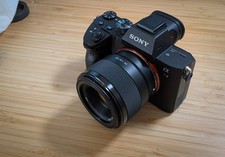 Sony Alpha A7 III + Sony FE 50mm F1.8 – Top Zustand, 4.199 Auslösungen