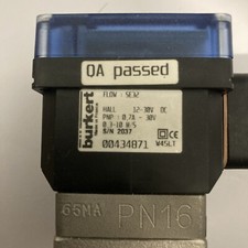 Burkert SE32 Strömungsschalter 00434871. Mit Edelstahl Durchflussmesser 00424028.