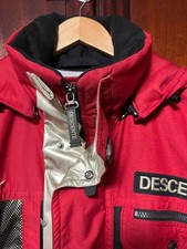 Skijacke Herren, Marke Descente Gr. XL 50, in Rot mit decenten goldenen Streifen