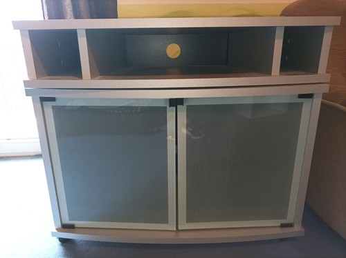 Fernsehschrank rollbar drehbar