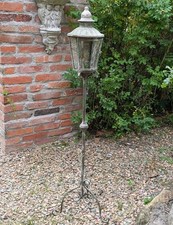 LATERNE AUF STANDFUSS METALL ANTIK SHABBY VINTAGE STIL WINDLICHT STÄNDER NEU