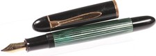 Pelikan 140 Füllfederhalter, grün gestreift, 14K Goldfeder OM