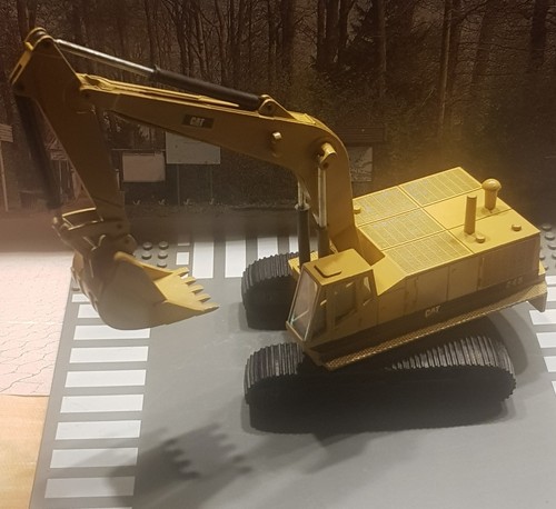 Nzg caterpillar - 1/50,