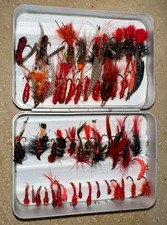 50 rote Fliegen mit scharfen Haken + kleine Alubox, Red Tag, Nymphen usw. - top