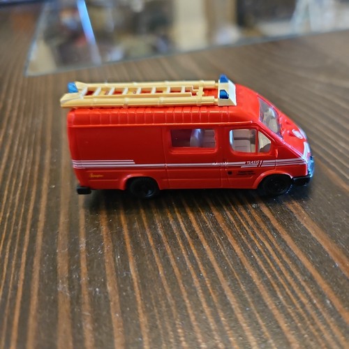 Praline revell ford transit - ford,