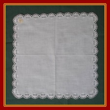 VINTAGE,Oma's altes gesticktes Deckchen,Decke,Taschentuch,Handarbeit,28x28,NEU 2