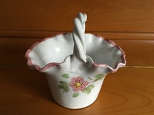 schöner Blumenübertopf mit