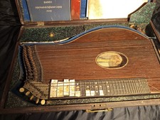 Antike Zither. Antike Zither
