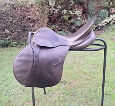 Fabelhafter brauner Barnsby Saddlery GP Sattel 17,5" mittlere Passform sehr guter Zustand