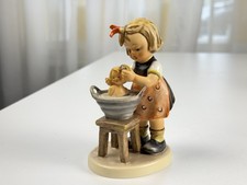 Hummel Figur 319 Puppenbad 12,5 cm. 1 Wahl Top Zustand
