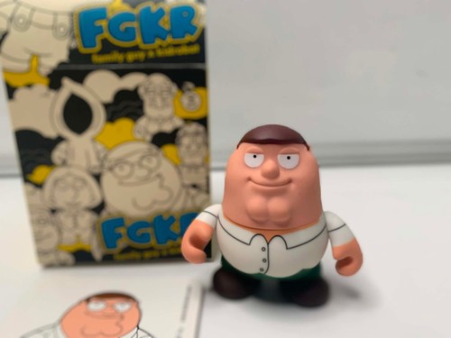 Kid robot family guy set - guy, peter