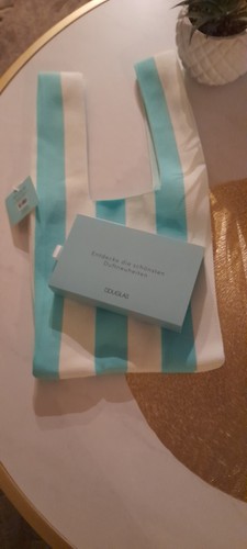 Minibag und parfuem - und,