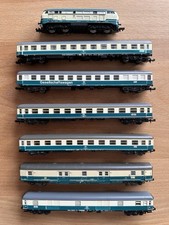 Reisezug Schnellzug DB mit Diesellok BR 218 und 6 Waggons in beige-blau/grün