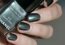 Chanel Nagellack “Black