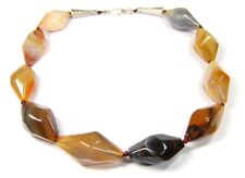 Wunderschöne Halskette aus Botswana-Achat in Form von der rhombischen Pyramide
