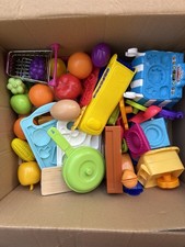 Spielzeug Kinderküche mit viel Zubehör und weiteres Spielzeug