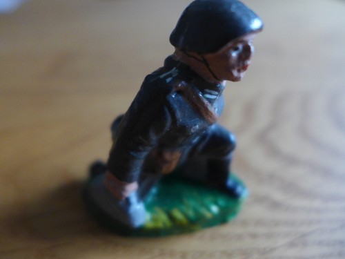 Nva soldat kniend - soldat, mit