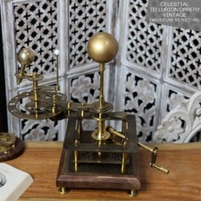 Orrery aus poliertem Messing