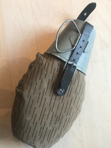 Alte feldflasche becher - feldflasche,
