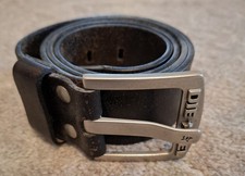 Schwarzer Ledergürtel von
