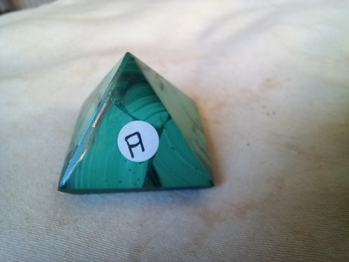 Malachit pyramide 27 mm - ,pyramide,, 32*27