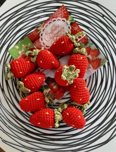 Erdbeeren gehäkelt - (,