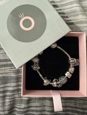 Pandora Armband mit 10 Charms