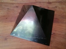 GROSSE Schungit Pyramide, 23,5cm, poliert