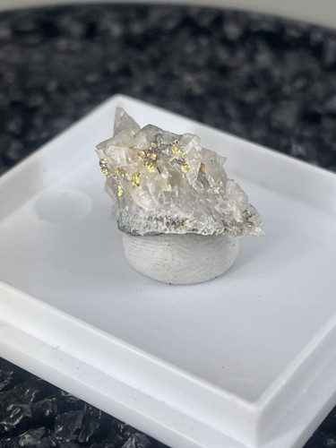 Gold stufe auf - quarz, /