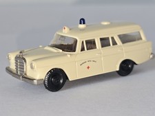 BREKINA, MERCEDES 190, DRK Notarzt Fahrzeug, Einsatzfahrzeug, H0 1:87 selten