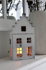 Laterne MAISON weiß shabby chic Metallhaus beleuchtet 25,5cm Dekohaus Kerzenhaus