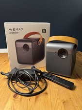 WEMAX Dice | Tragbarer Beamer mit Wlan & Akku | Full HD - HDR10  - Android TV