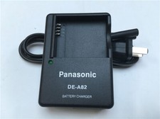DE-A82 Camera Battery Charger