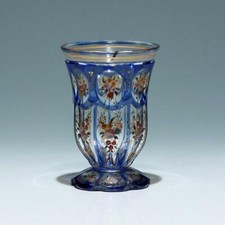 Biedermeier Überfangglasbecher mit Blütenbemalung - Böhmen 19. Jh. kurzer Sprung