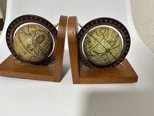 Globus Buchstützen aus Holz
