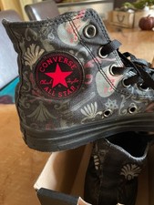 Chucks Größe 4,5 (37)  schwarz mit Totenkopfdesign